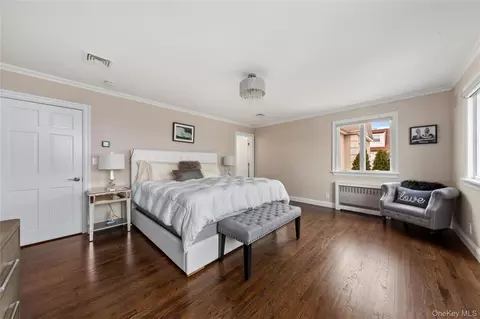 Bedroom - 15496 Riverside Dr, New York, NY 11357 photo 1 of 4