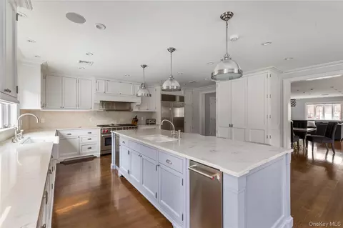 Kitchen - 15496 Riverside Dr, New York, NY 11357 photo 3 of 3