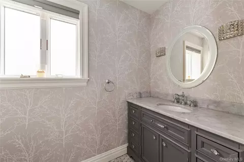 Bath - 15496 Riverside Dr, New York, NY 11357 photo 1 of 4