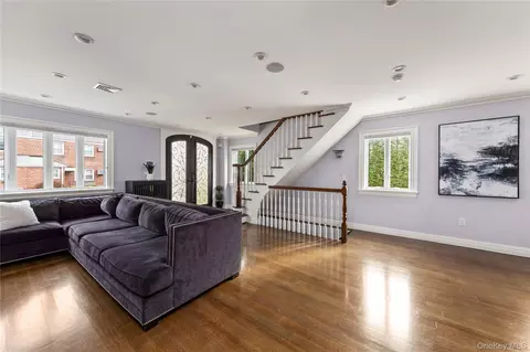 Other - 15496 Riverside Dr, New York, NY 11357 photo 2 of 8
