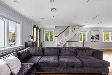 Other - 15496 Riverside Dr, New York, NY 11357 photo 3 of 8