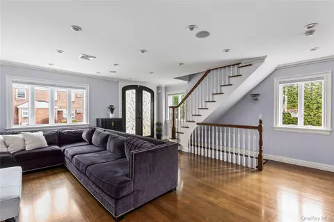 Other - 15496 Riverside Dr, New York, NY 11357 photo 4 of 8