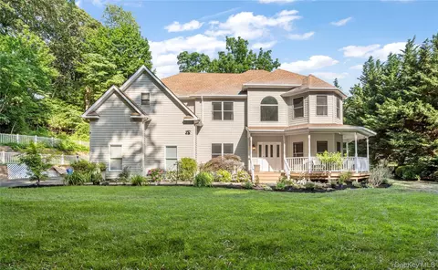 91 Bennetts Rd, Setauket, NY 11733