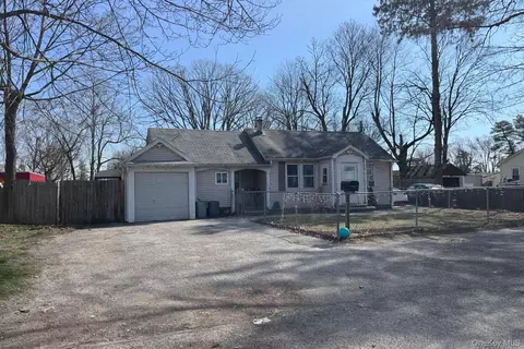 43 Grant Ave, Brentwood, NY 11717