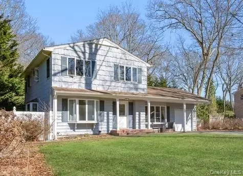 7 Washington Ave, Miller Place, NY 11764