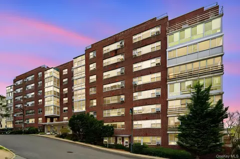 2 Washington Sq #5H, Larchmont, NY 10538