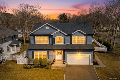 456 Pine Acres Blvd, Brightwaters, NY 11718
