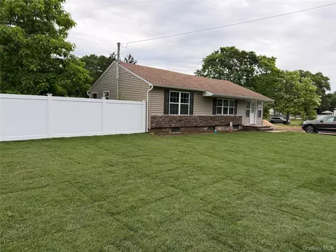 159 Alexander Ave, Holbrook, NY 11741