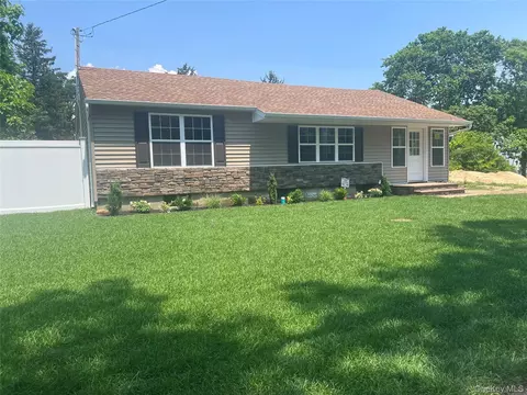 159 Alexander Ave, Holbrook, NY 11741