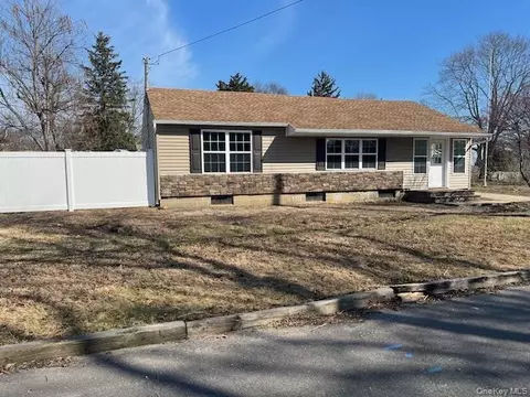 159 Alexander Ave, Holbrook, NY 11741