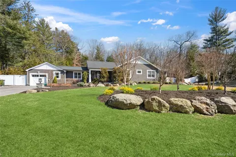 1 Valley Ave, Smithtown, NY 11787