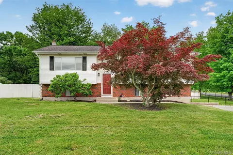 76 Maureen Dr, Middletown, NY 10940