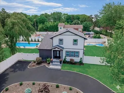 2 Polo St, Dix Hills, NY 11746