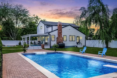 2 Polo St, Dix Hills, NY 11746