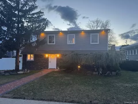 48 Ripple Ln, Levittown, NY 11756