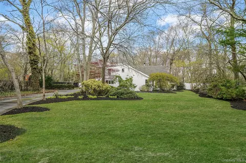 61 Park Ave, Blue Point, NY 11715