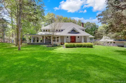 42 Winkle Point Dr, Northport, NY 11768