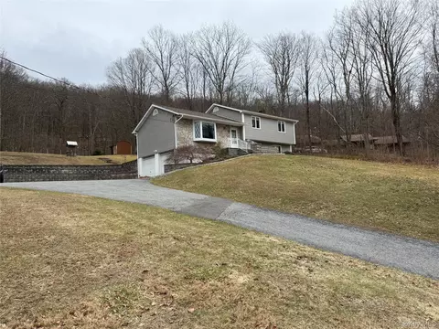 128 Lookout Pass, Beekman, NY 12582