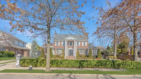 23 Center Dr, Malba, NY 11357