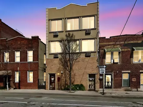 747 E 213th St, New York, NY 10467