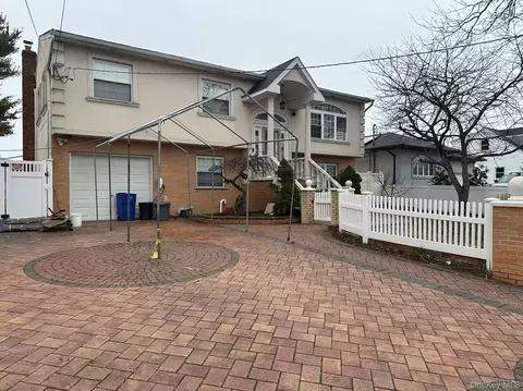 173 Davenport St, Lindenhurst, NY 11757