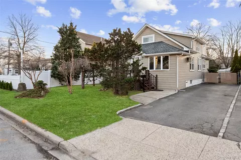 2858 Cherry Ct, Oceanside, NY 11572