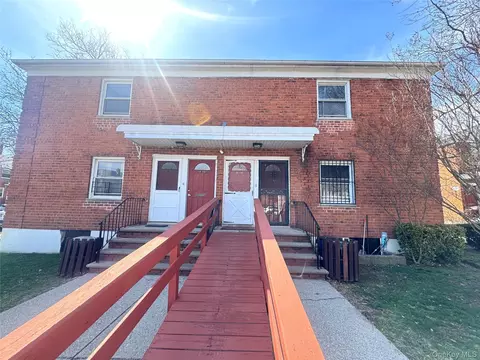 6824 140th St #A, Flushing, NY 11367