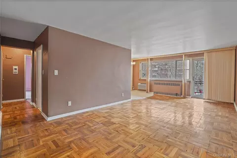 151-31 88th St #1C, New York, NY 11414