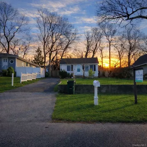 12 Cedarhurst Ave, Selden, NY 11784