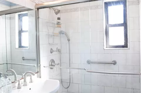 Bath - 199-18 16th Ave #2-5, Whitestone, NY 11357 photo 1 of 2