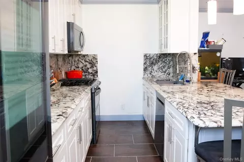Kitchen - 199-18 16th Ave #2-5, Whitestone, NY 11357 photo 2 of 4