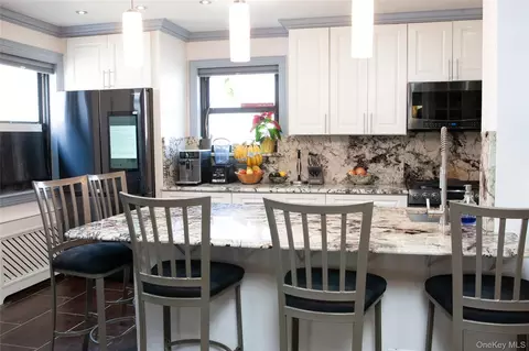 Kitchen - 199-18 16th Ave #2-5, Whitestone, NY 11357 photo 3 of 4
