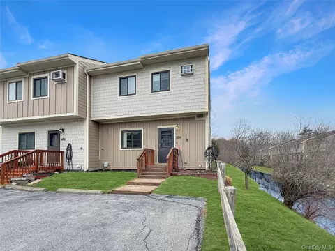 5608 Chelsea Cv N, Beekman, NY 12533