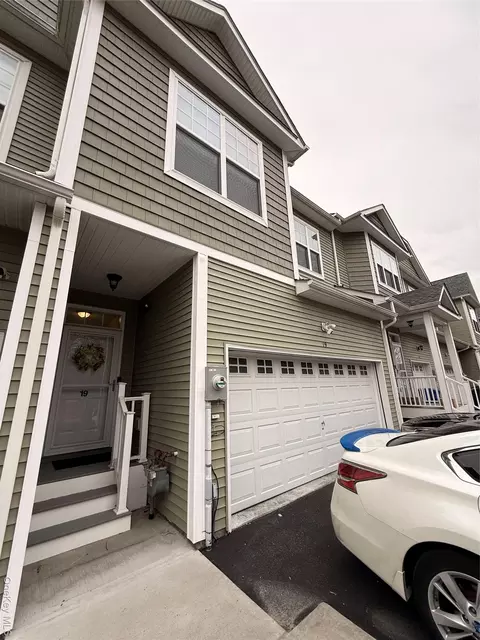 19 Magnolia Park Rd, Middletown, NY 10940