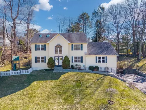 9 Drake Ln, Greenburgh, NY 10607