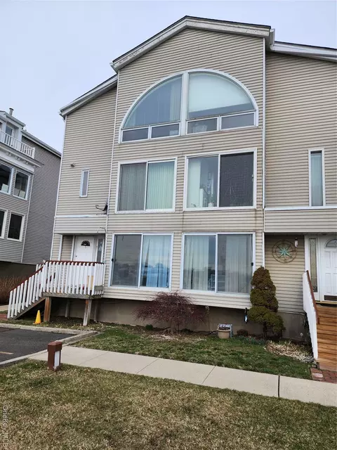 5 Landing Way #59, New York, NY 10464