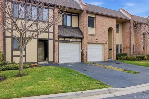 54 Southgate Cir, Massapequa Park, NY 11762