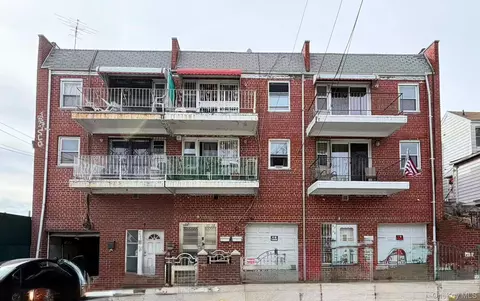 43-28 55th St, New York, NY 11377