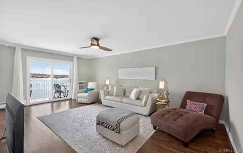 1 Toms Point Ln #17G, North Hempstead, NY 11050