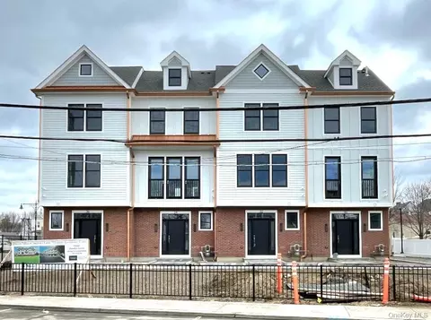 34 Andrews Ln, Mount Pleasant, NY 10591