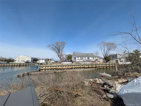 635 Arthur St, Hempstead, NY 11510 photo 4