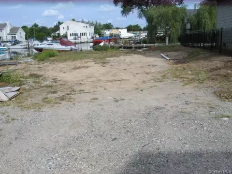 635 Arthur St, Hempstead, NY 11510 photo 7