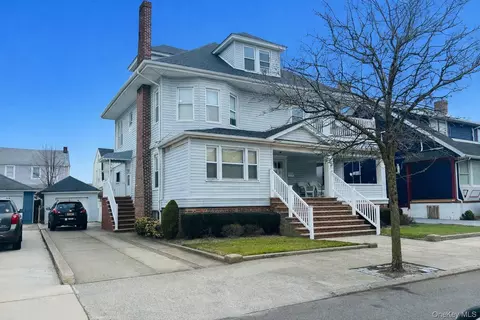 406 Beach 131st St, Rockaway Park, NY 11694