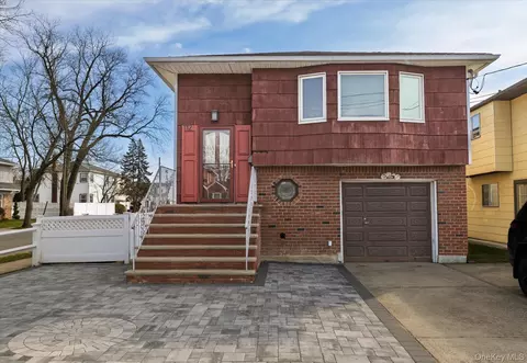 112 Chestnut St, Lynbrook, NY 11563