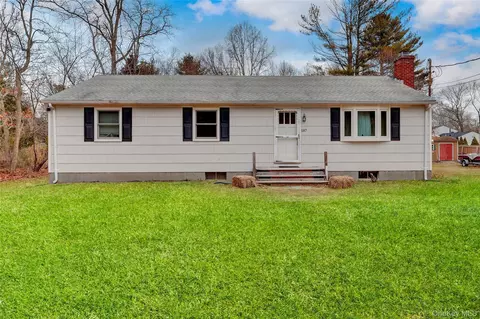 187 Hot Water St, Manorville, NY 11949