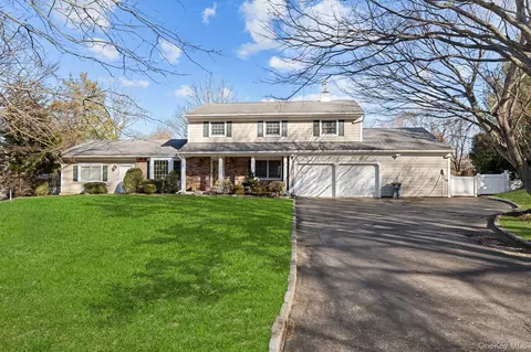 19 Austin Ln, Huntington, NY 11743