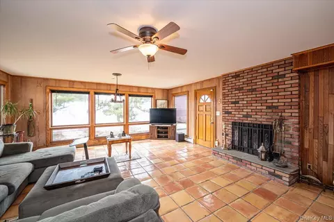 Living - 2 Shore Rd, Brookhaven, NY 11772 photo 2 of 3