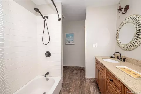 Bath - 2 Shore Rd, Brookhaven, NY 11772 photo 3 of 3
