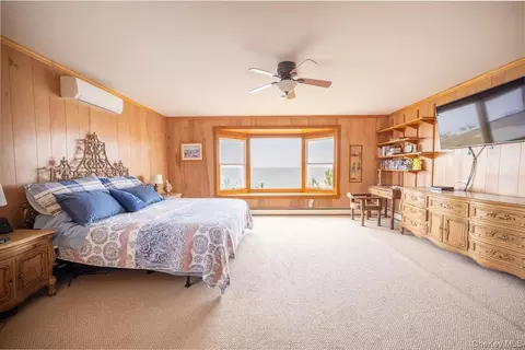 Bedroom - 2 Shore Rd, Brookhaven, NY 11772 photo 3 of 4
