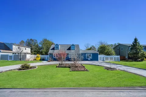 1659 Lincoln Ave, Bohemia, NY 11716